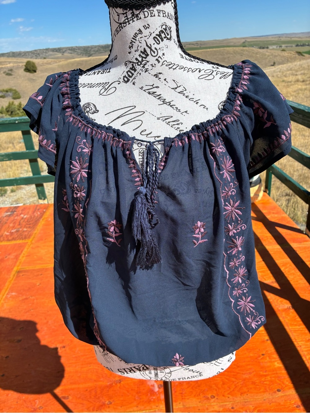 VENUS Embroidered Navy Peasant Top with Lavender Accents M - Picture 3 of 13